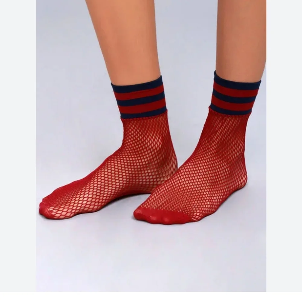 🌁 NWT: 2/$10 FREE PEOPLE; RIOT SPORT FISHNET ANKLE HOSIERY/SOCK, WINE COLORED.